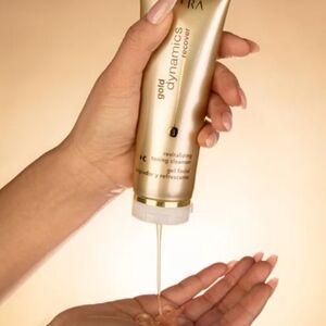 JAFRA Gold Dynamics Revitalizing Toning Cleanser
